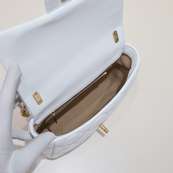 シャネルバッグ着用イメージ